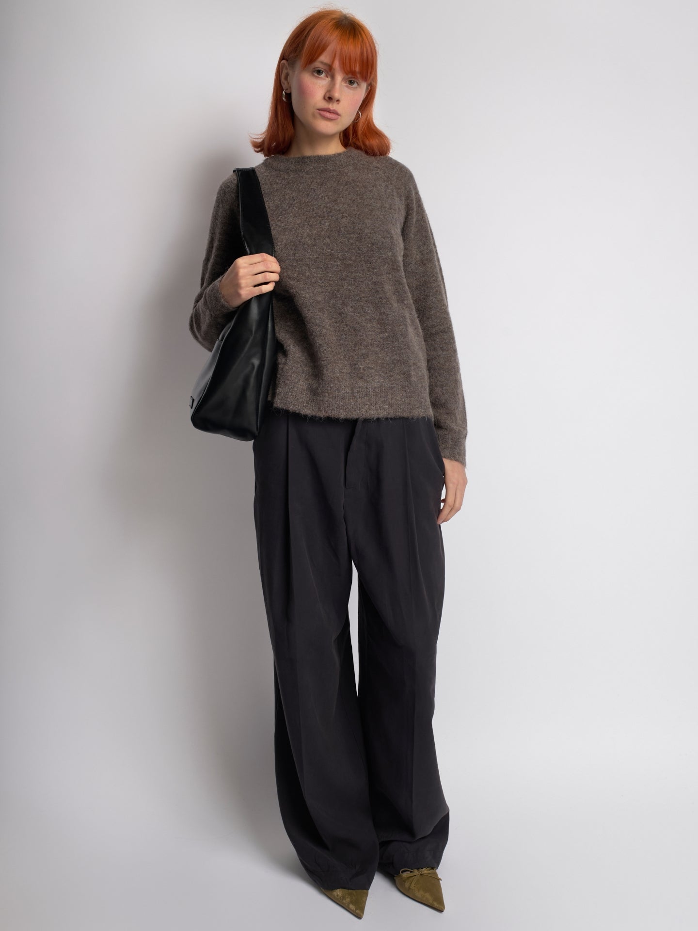 Mia | Elegant Romslig Skulderveske Dame i Vegansk Lær 4