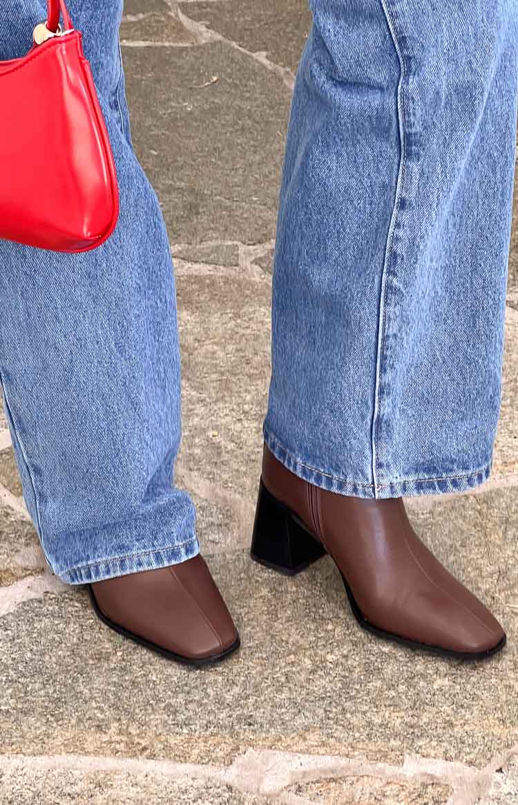 Noah | Allsidige Brunette Ankelstøvler med Høyskåret Design 5